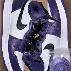 Air Jordan 1 Court purple kids size 6